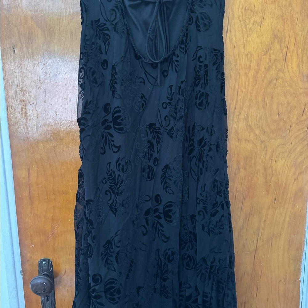 Simons Black Velvet Floral Slip Dress with Crisscross Straps - Picture 4 of 4